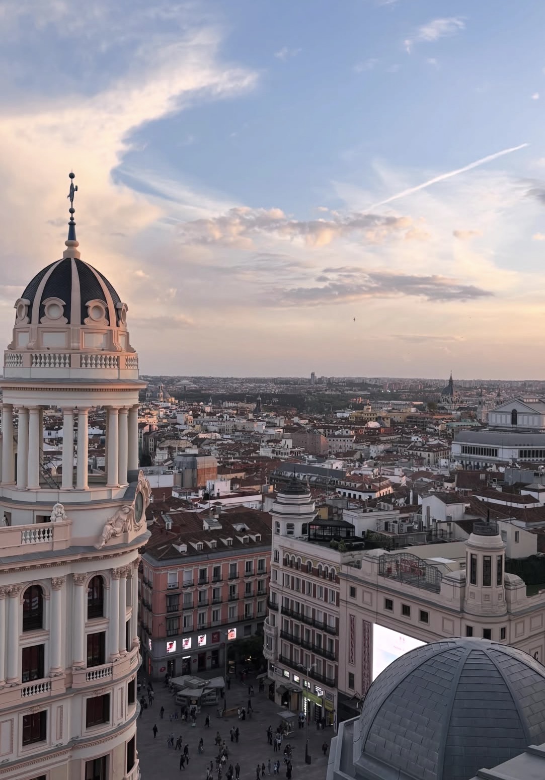 Vistas de Madrid Centro y Gran Vía – Puerta de Damasco, restaurante árabe halal Madrid